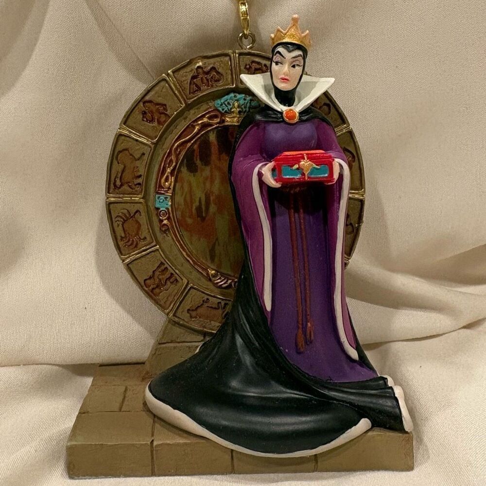 Disney Store Artist Sketchbook The Evil Queen Magic Mirror Figurine Ornament NWT